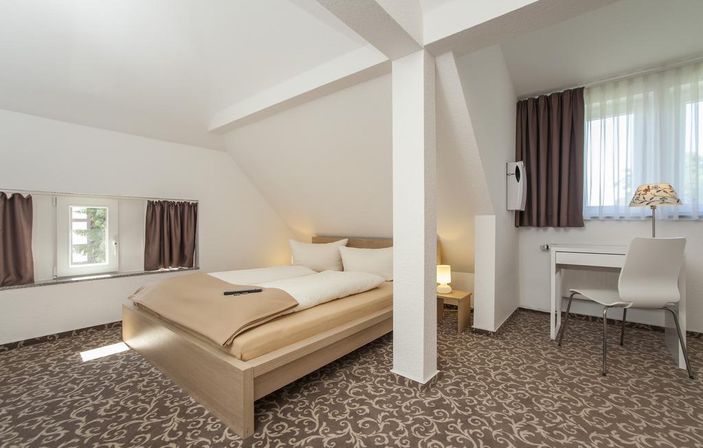 Pension Lok-Inn Walluf Room photo